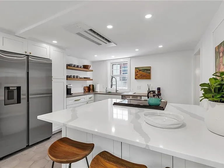 44 William St — Photo 4