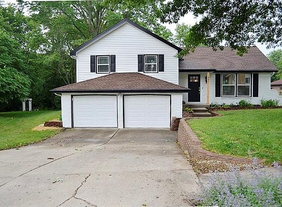 3rd image of 907 Kingston Ct