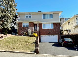 230 10th St #2, Palisades Park, NJ 07650