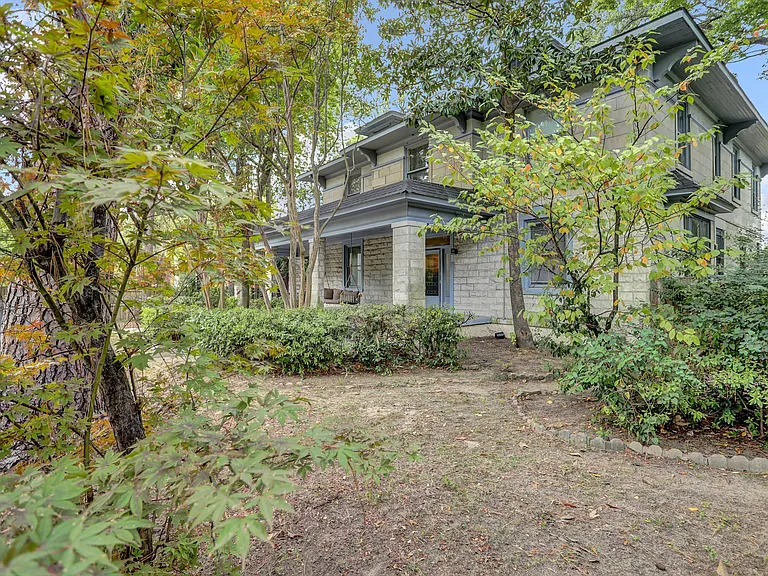 143 Stonewall St — Photo 3