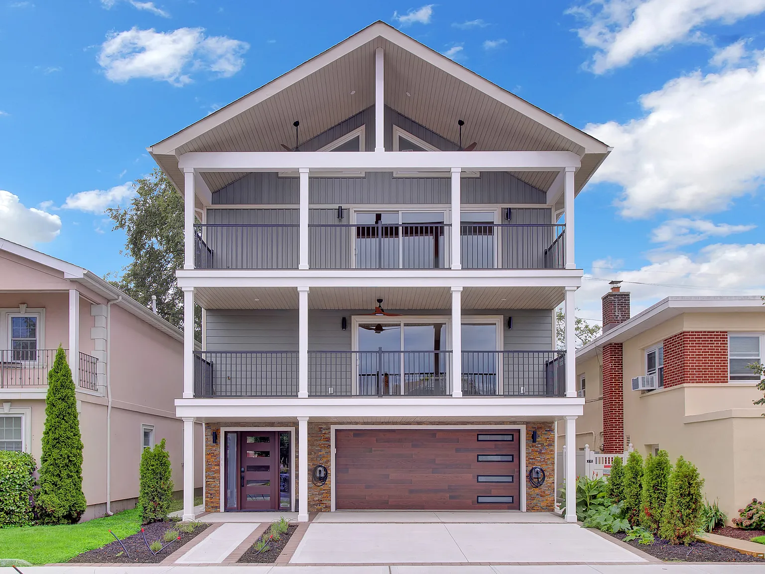 3 bed, 1450 sqft, $4,900 — Photo 1