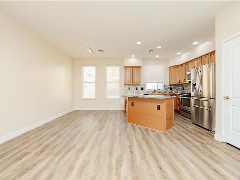2450 E Blue Diamond Dr — Photo 18