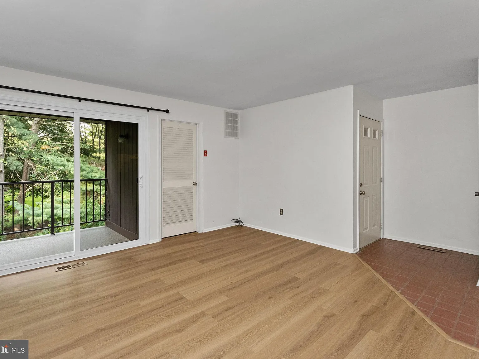 2 bed, 1.0 bath, 923 sqft, $2,125 — Photo 4