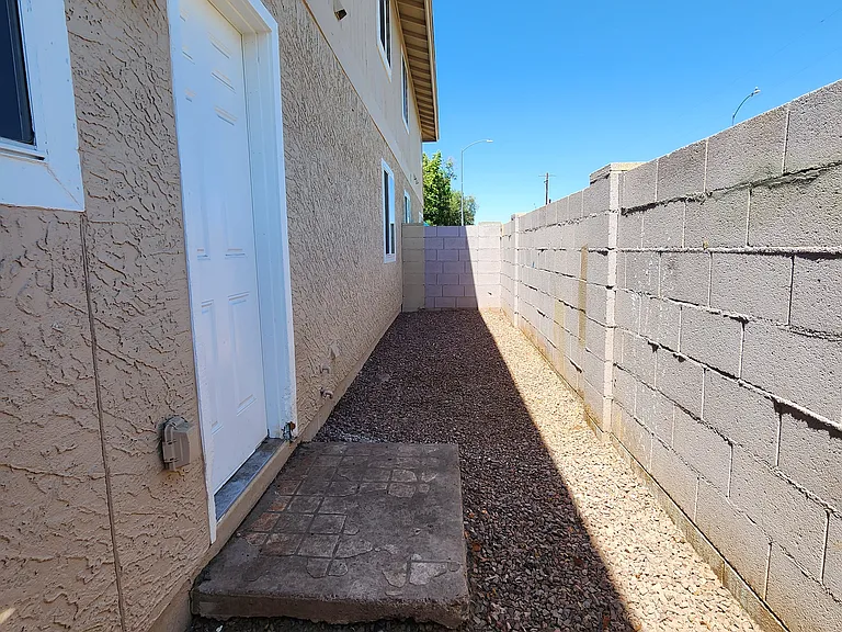 143 S Doran #202 — Photo 17