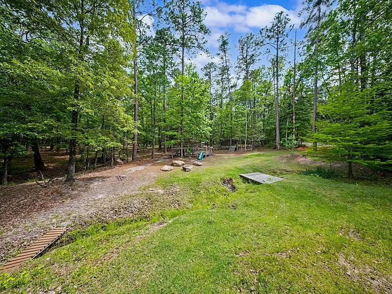 160 Delcrest Dr — Photo 45