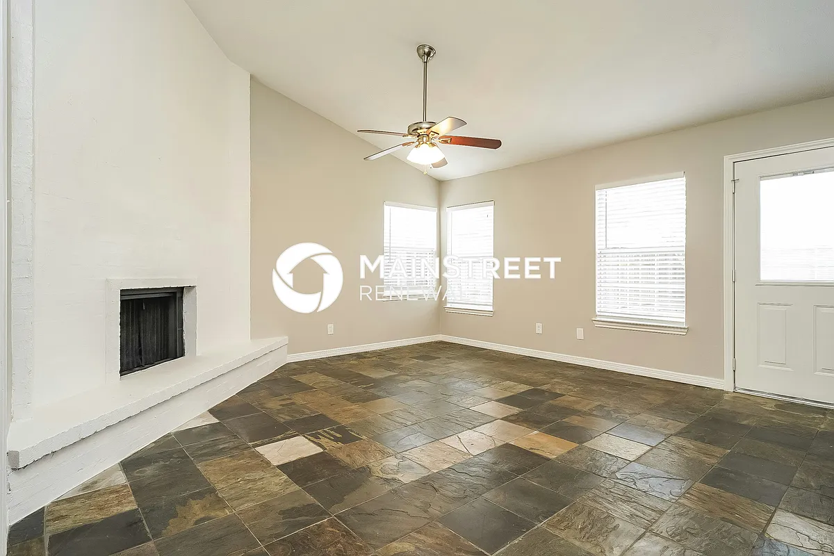 Living Room - 6205 Scenic Dr
