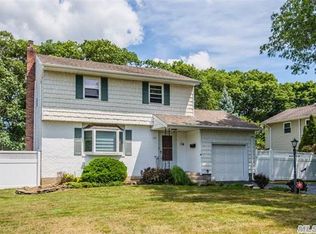 107 Fawn Dr, East Islip, NY 11730