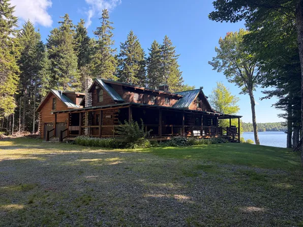 3 Innisfree Road, Parlin Pond Twp, ME 04985