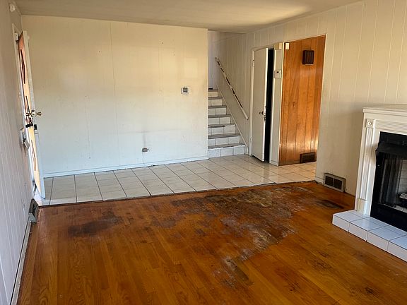 2nd image of 15253 Wabash Ave