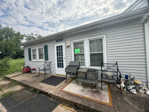 1507 Chestnut St, Pekin, IL 61554