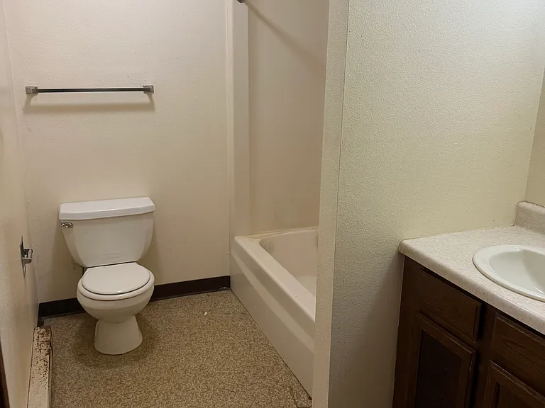 302 Main St N #7 — Photo 2