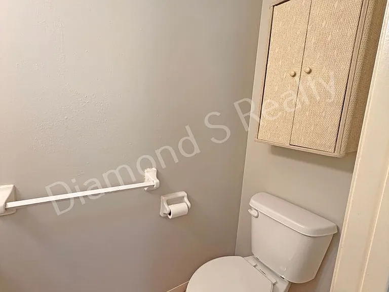 2264 E Nora St — Photo 22