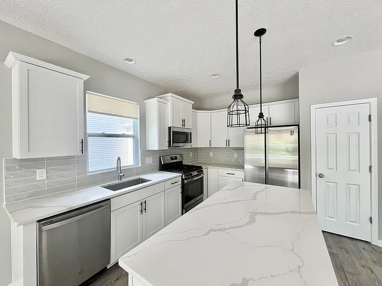 1355 Tiburon Dr — Photo 3