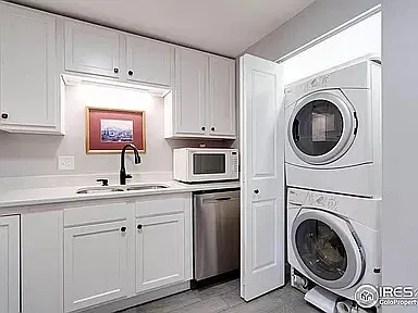 3 bed, 1080 sqft, $2,300 — Photo 1