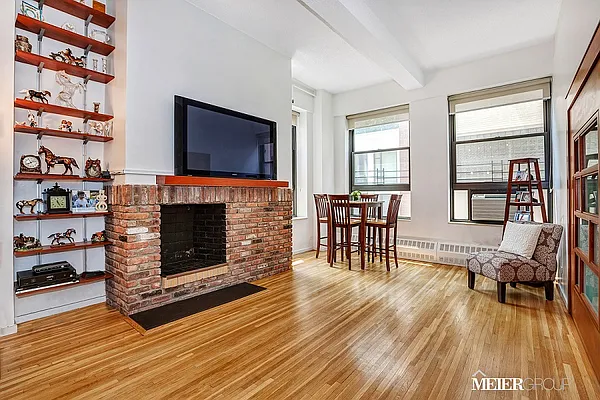 Sold by R New York | media 13