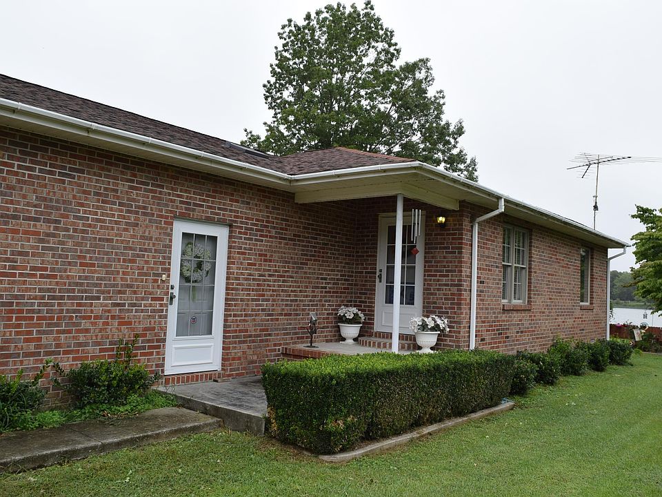 1st image of 150 Lakeshore Dr