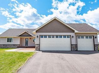12673 315th St, Lindstrom, MN 55045