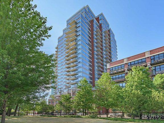 2nd image of 1600 S Prairie Ave Unit 706