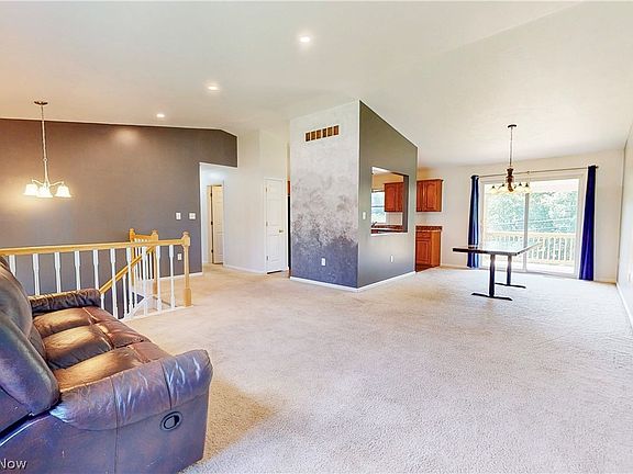 4th image of 3233 Saint Charles Dr