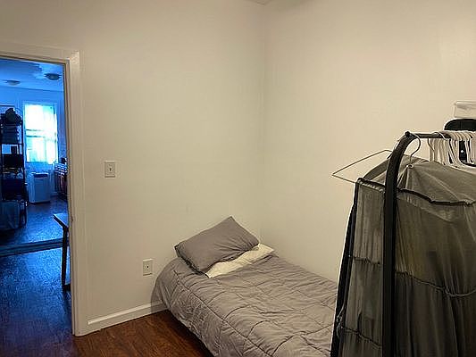 3rd image of 212 Driggs Ave APT 2R