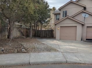 1128 NE Hidden Valley Dr, Bend, OR 97701