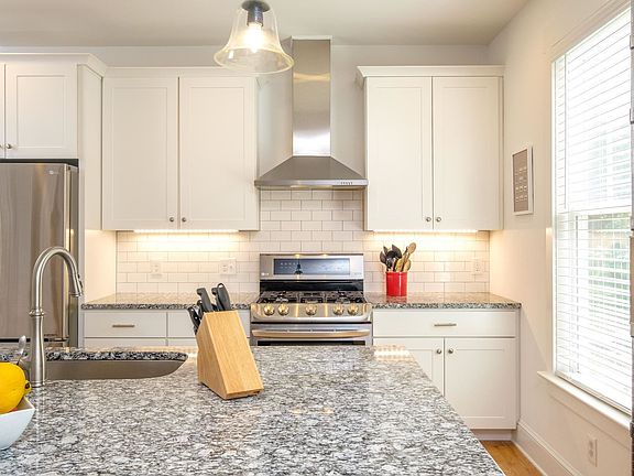 4th image of 456 Preston Dr