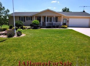 825 W 6th St, Monticello, IA 52310
