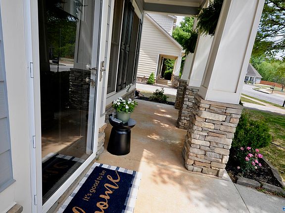 4th image of 307 Acorn Grove Ln SW