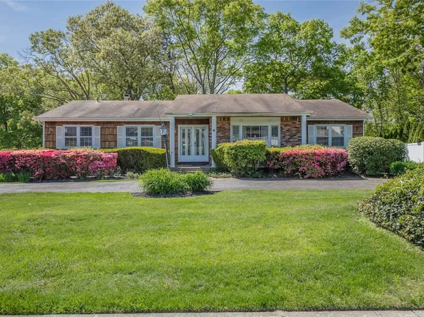 6 Rockland Place, Lake Grove, NY 11755