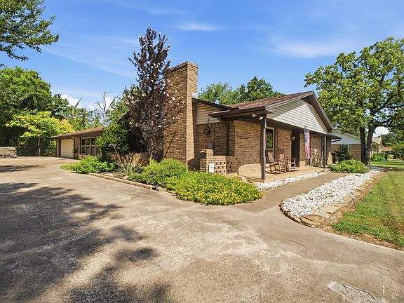 3rd image of 706 Squires Ln