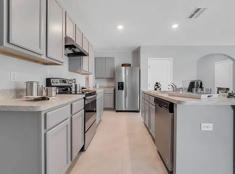 5 bed, 2447 sqft, $2,650 — Photo 2