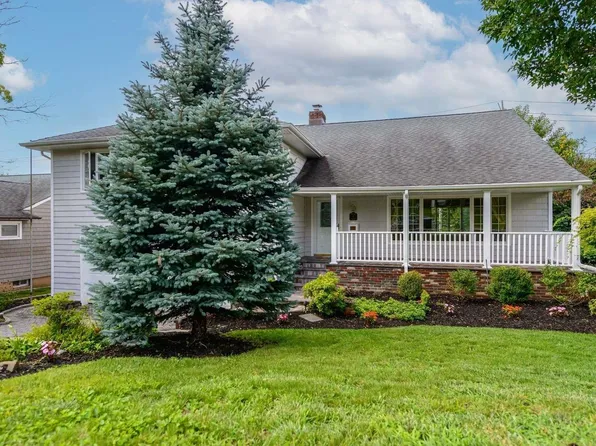 9 Falmouth Lane, Glen Head, NY 11545