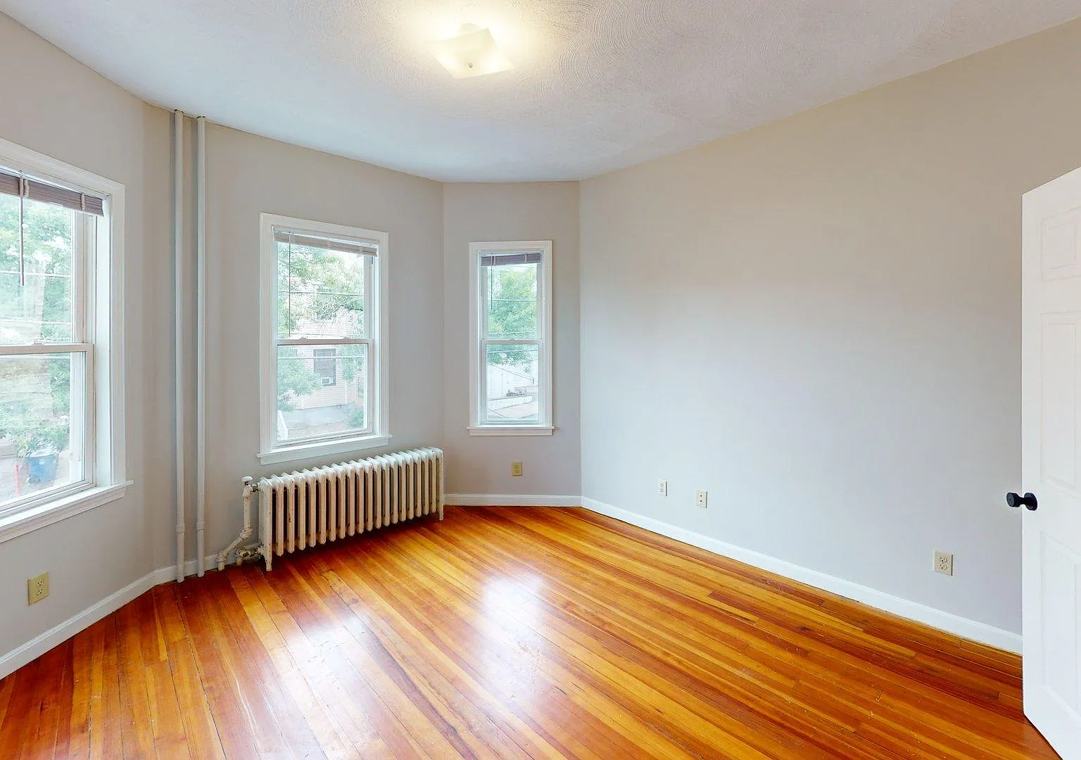 52 Sumner St — Photo 4