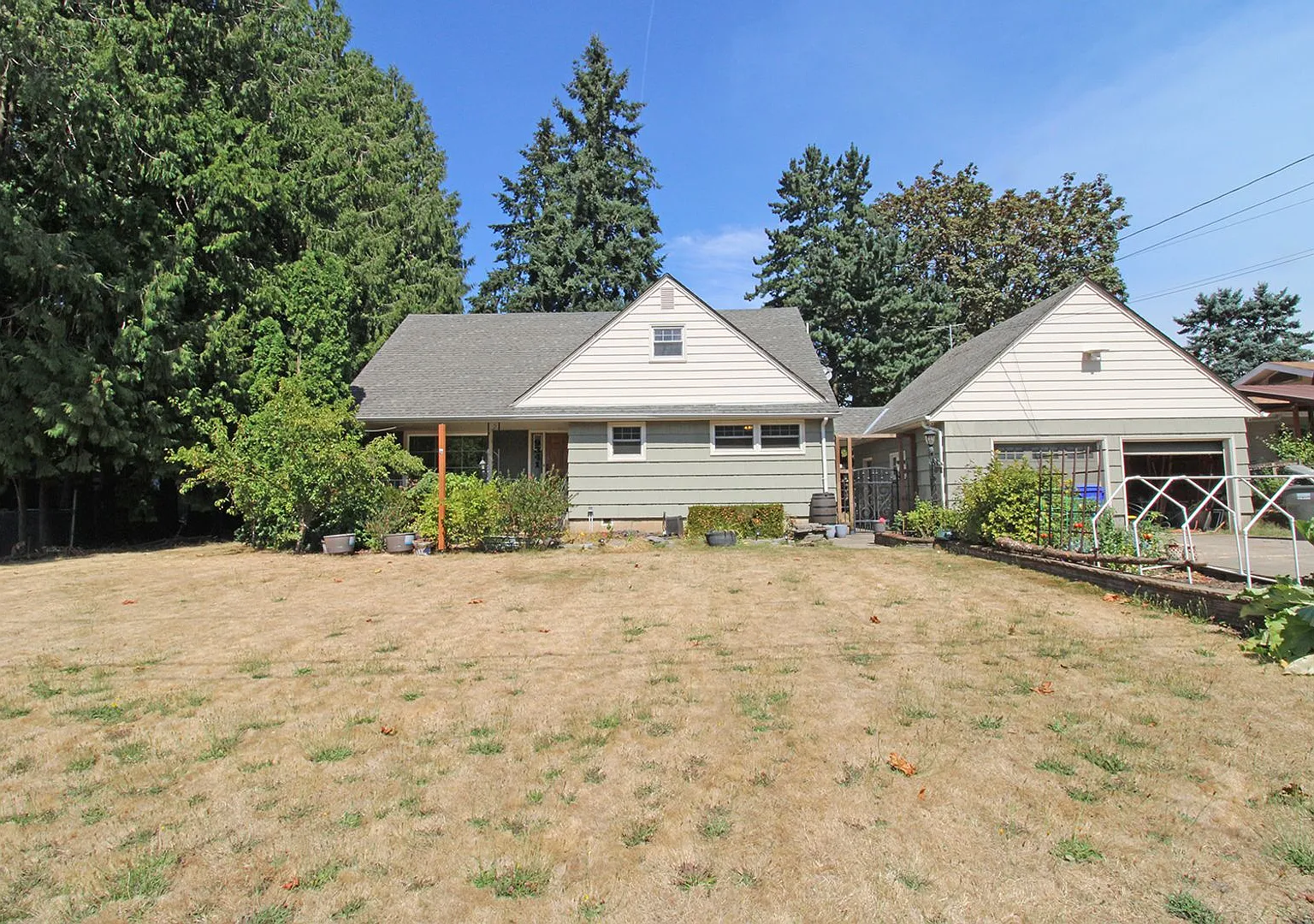 Remodeled 4 Bed/2 Bath Custom Home on Oversized Lot SE Portland — Photo 1