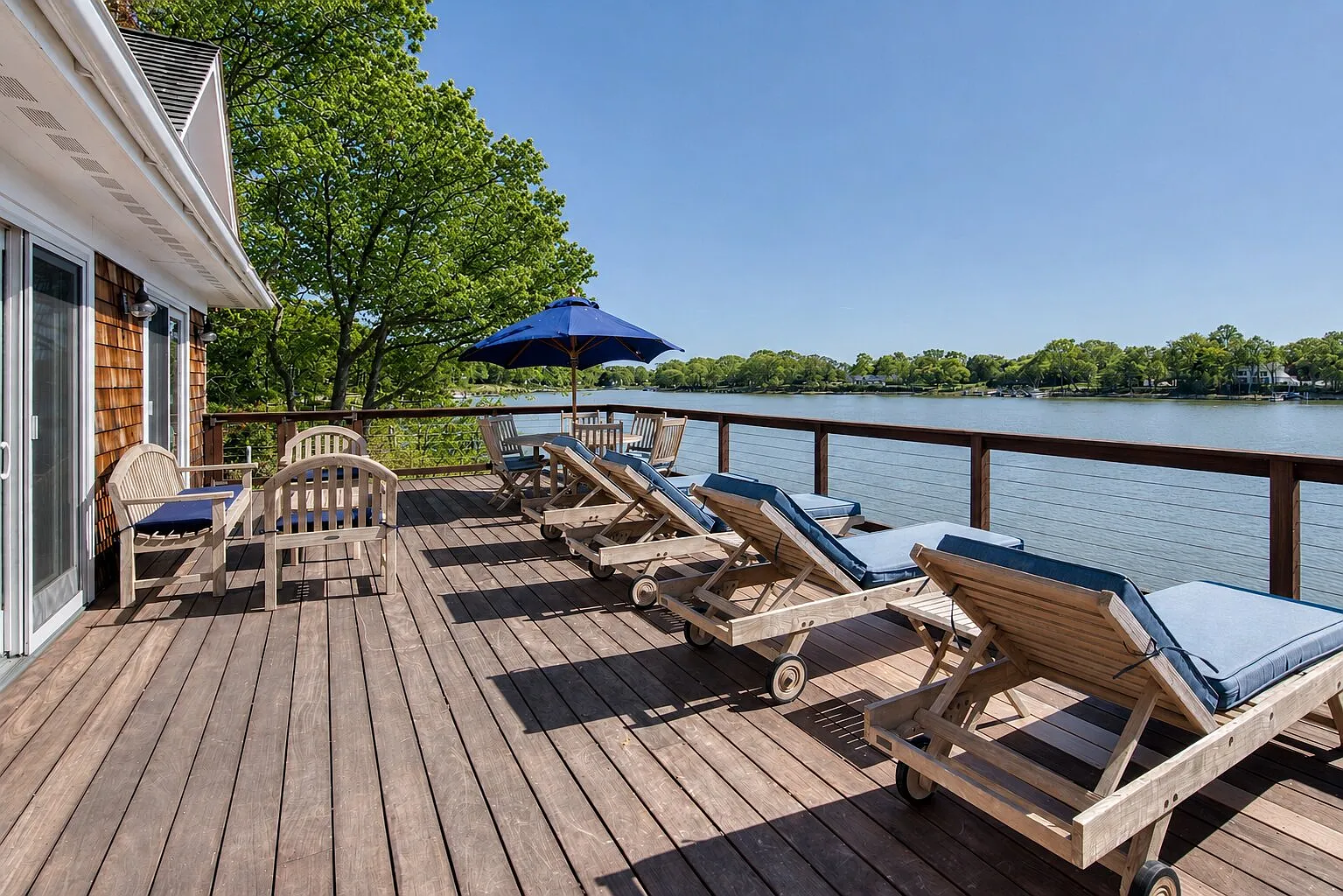 Spectacular Waterfront Rental and Dock - Shelter Island — Photo 3