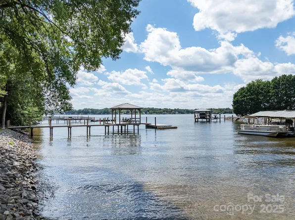 4875 Moore St, Sherrills Ford, NC 28673