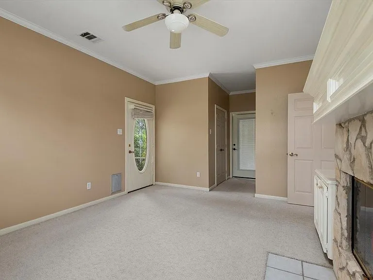 14151 Buckingham Ln — Photo 20
