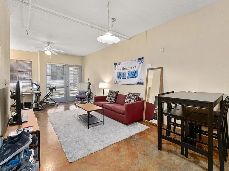711 W 26th St #508 — Photo 15