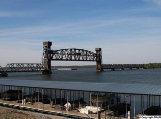 34 Harbor View Ct NE, Decatur, AL 35601