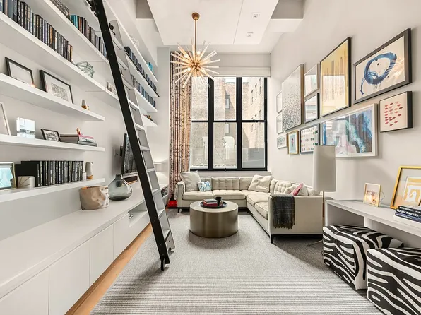 421 Hudson St APT 318, New York, NY 10014