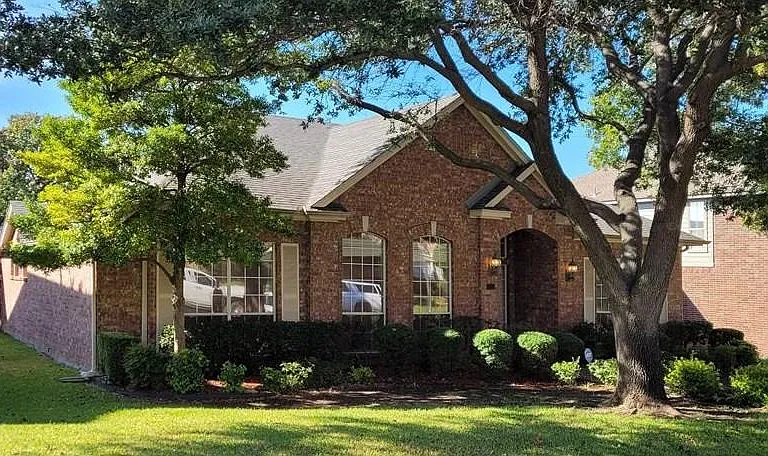 6401 Dakota Dr — Photo 1