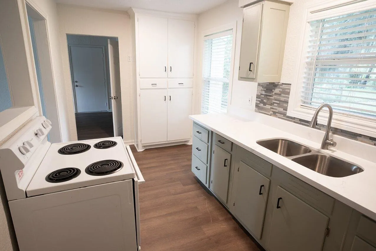 3 bed, 1.0 bath, 1283 sqft, $1,500 — Photo 3