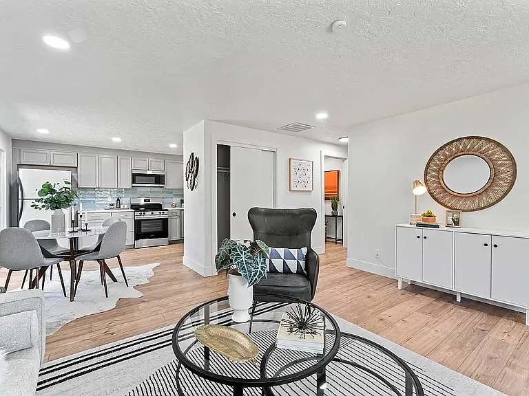 4062 N Marcia Pl — Photo 3