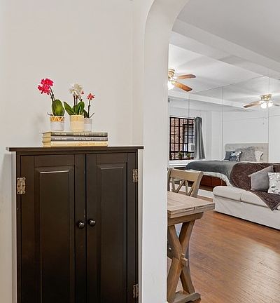 4th image of 140 E 40th St #4J