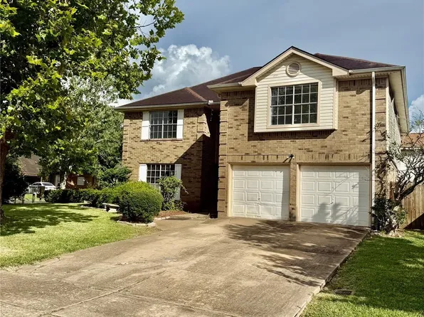 223 Almond Dr, Lake Jackson, TX 77566