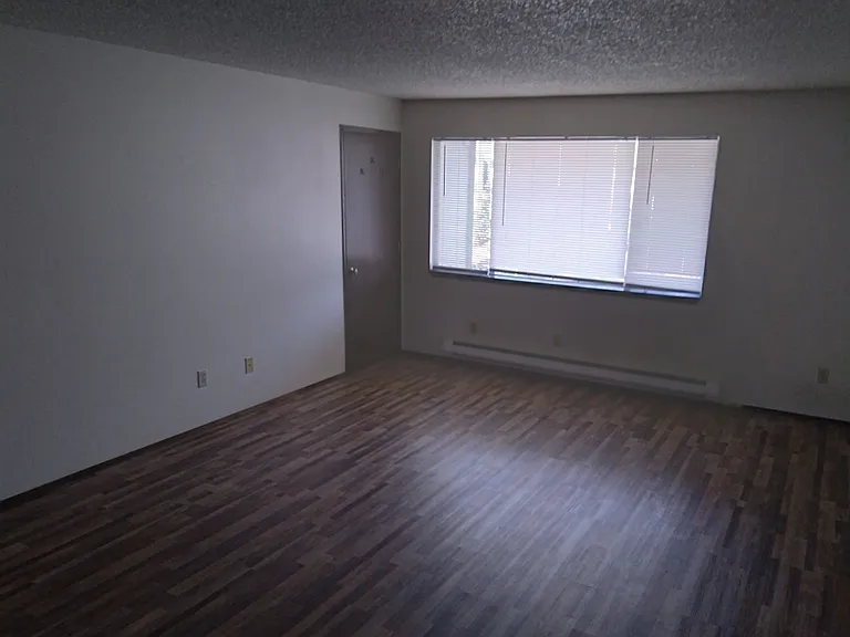 933 Anderson Ave — Photo 6