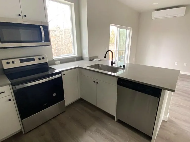 608 Telegraph Rd — Photo 2