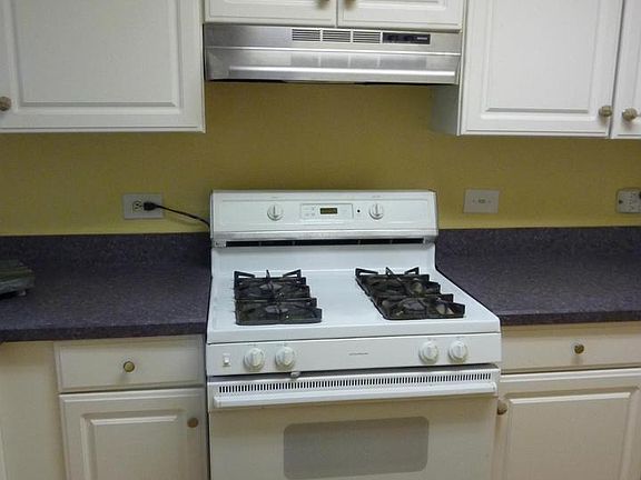 4th image of 10416 Montrose Ave #M202