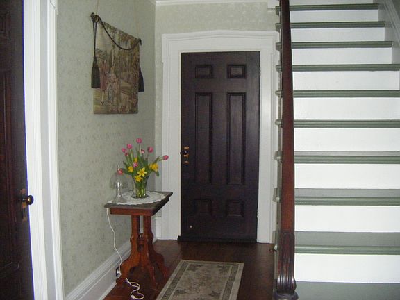 Front Staircase/Foyer