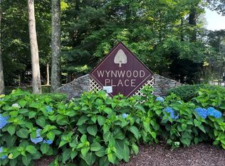 104 Wynwood Dr #104, Enfield, CT 06082
